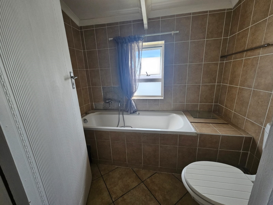 2 Bedroom Property for Sale in Whispering Pines Western Cape